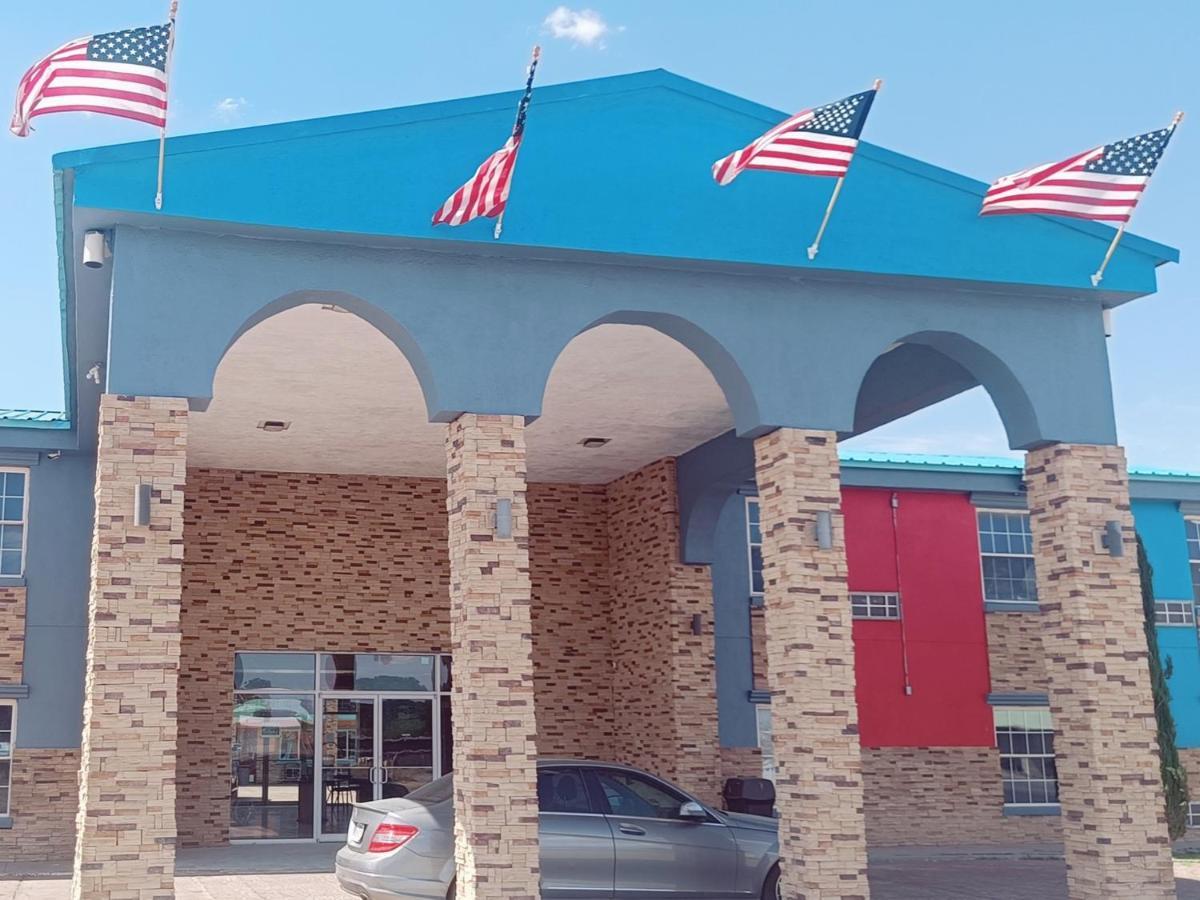 B&J Hotel And Apartments Pecos Exterior photo