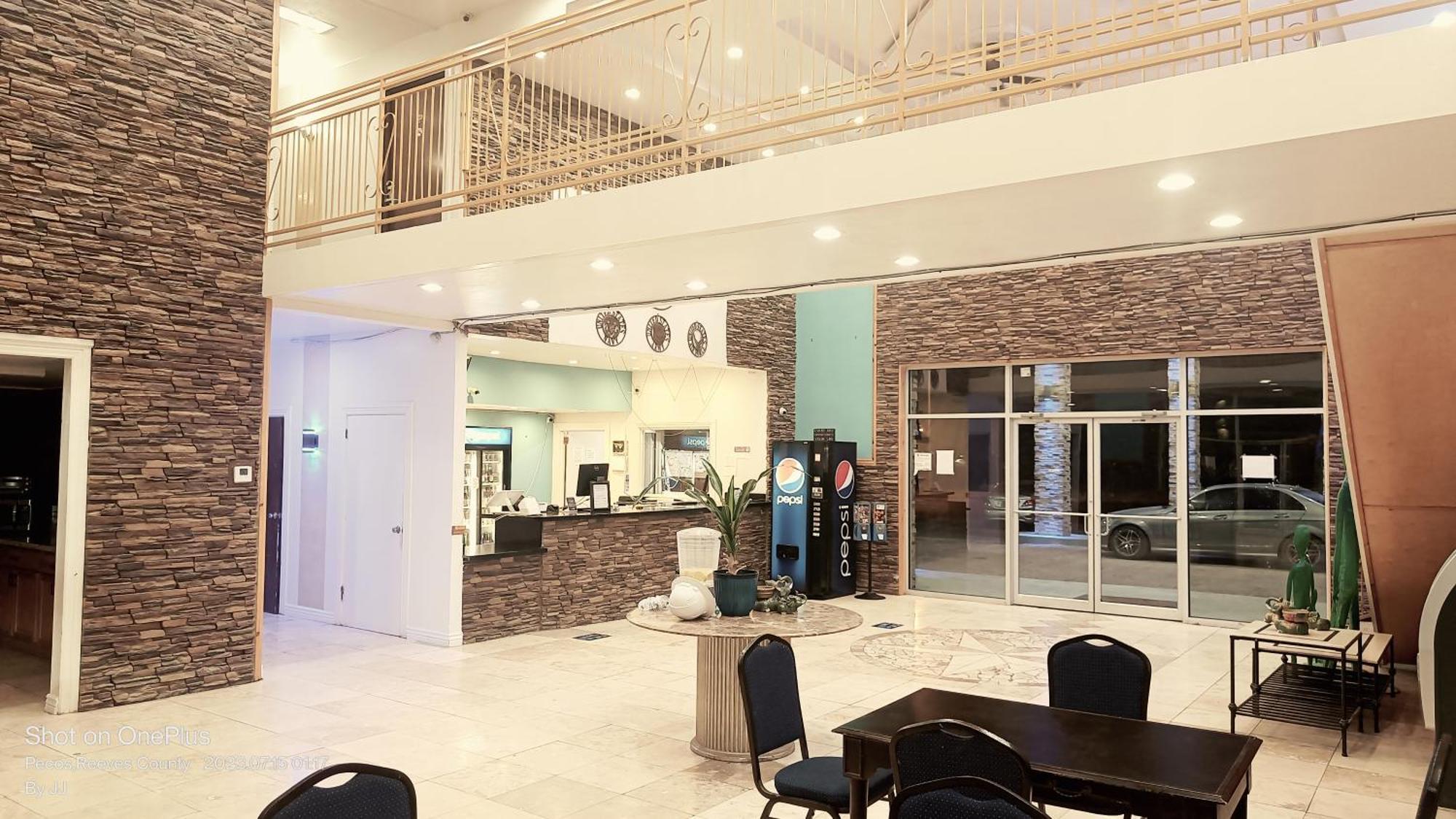 B&J Hotel And Apartments Pecos Exterior photo