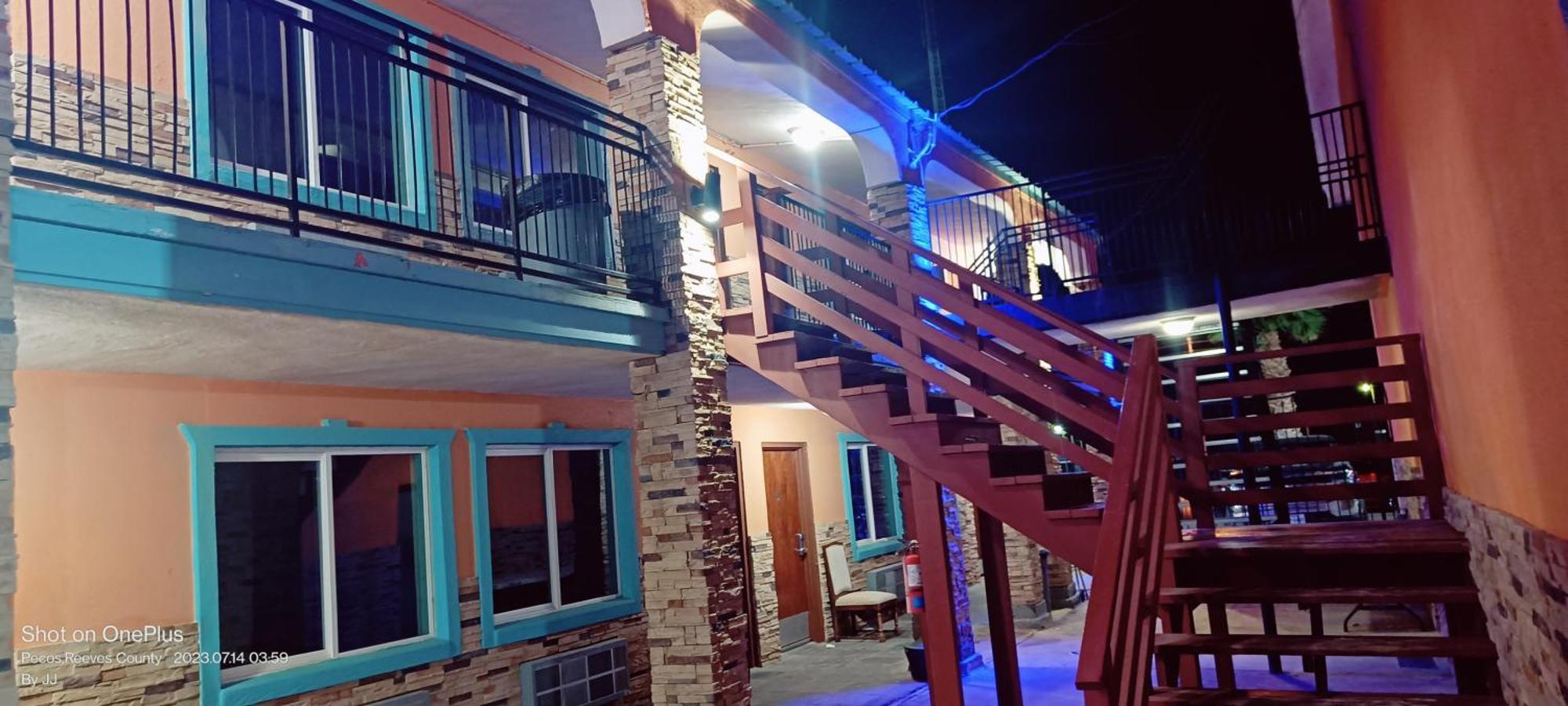 B&J Hotel And Apartments Pecos Exterior photo