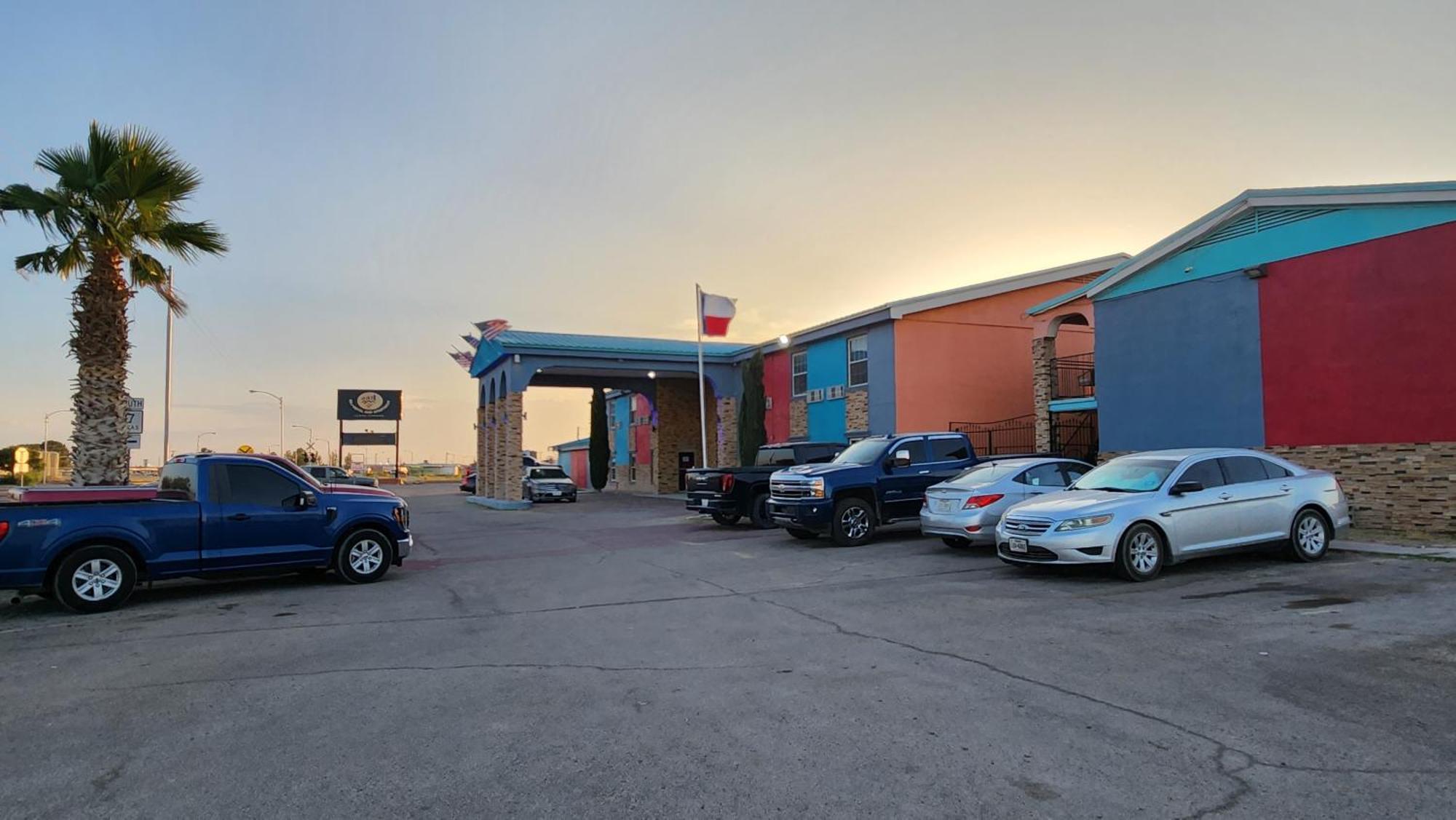 B&J Hotel And Apartments Pecos Exterior photo