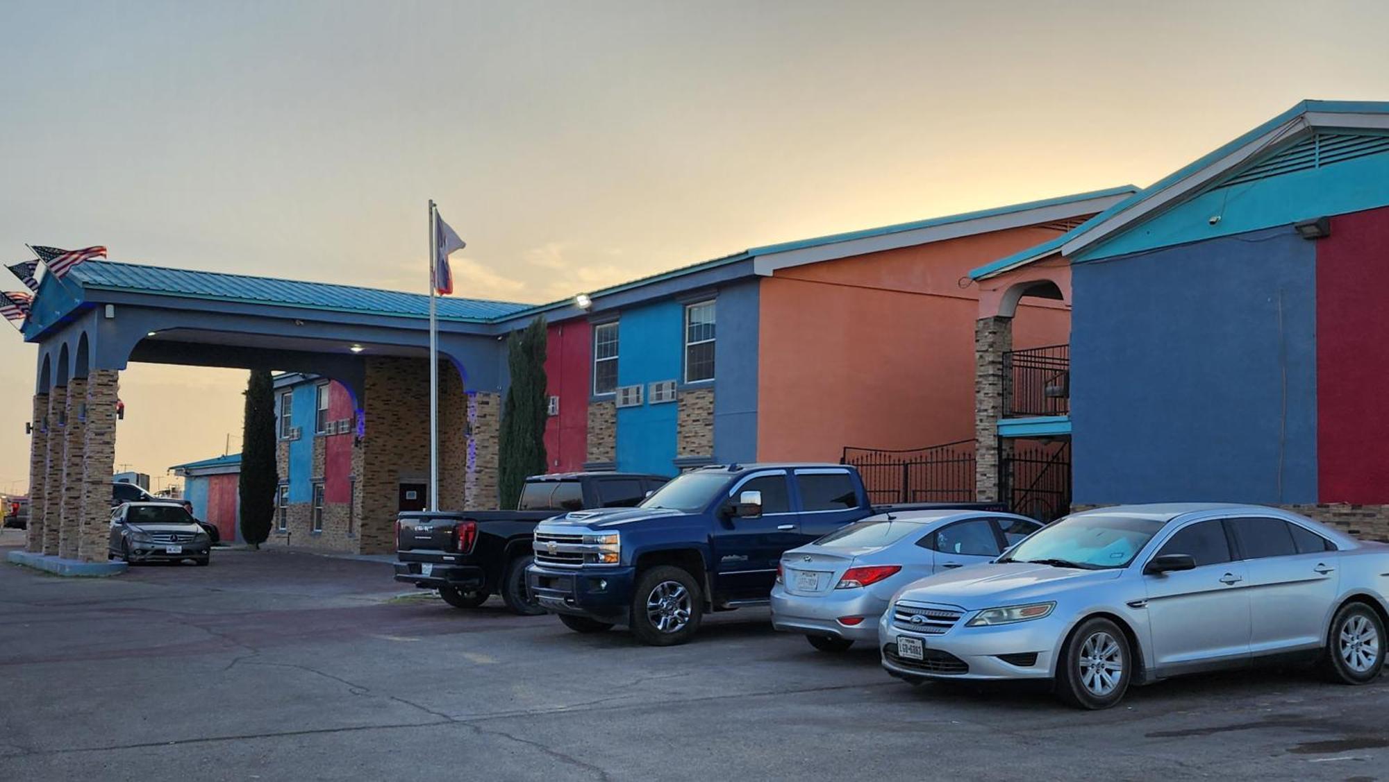 B&J Hotel And Apartments Pecos Exterior photo