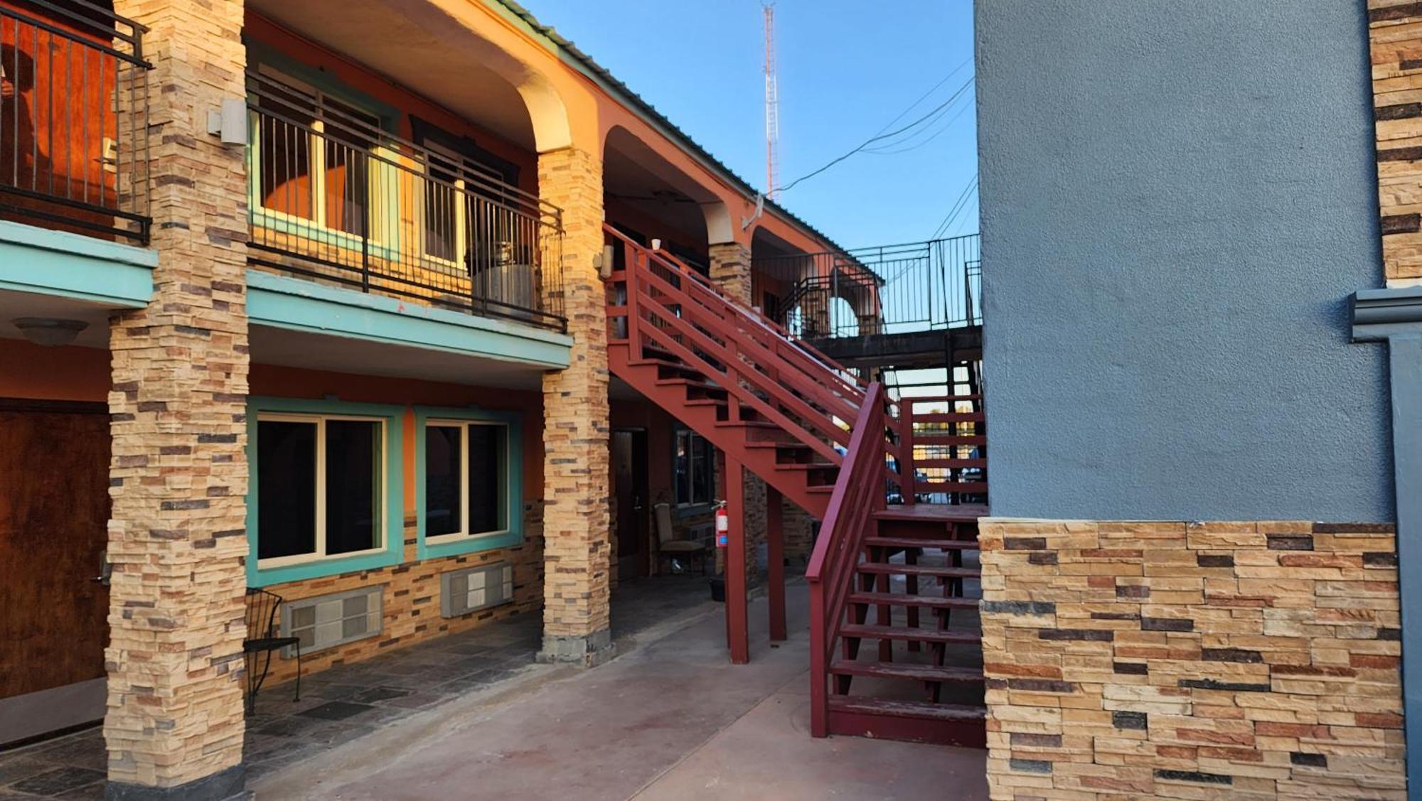 B&J Hotel And Apartments Pecos Exterior photo
