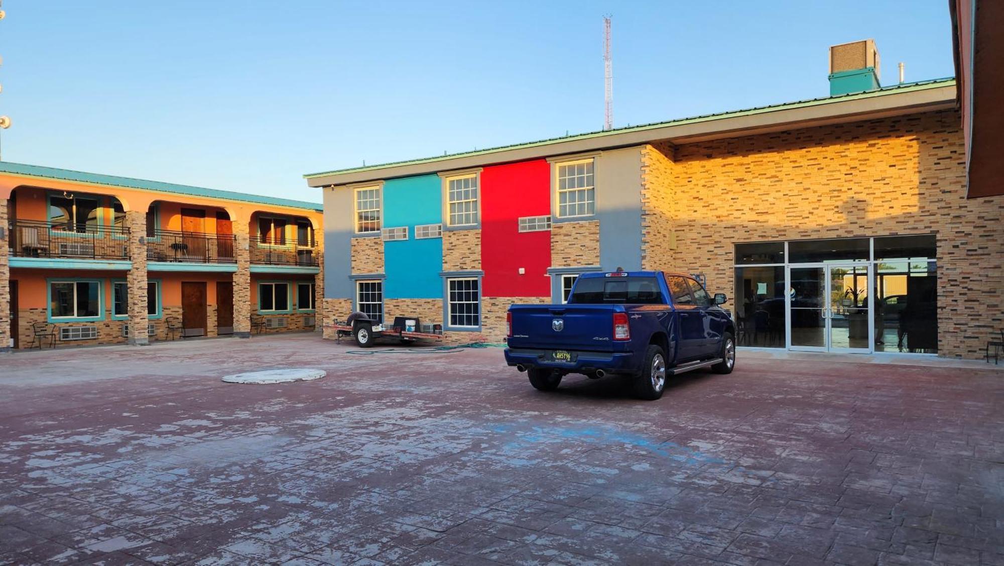 B&J Hotel And Apartments Pecos Exterior photo